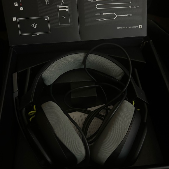 Logitech Astro A10 Gaming Headset - Picture 3 of 4